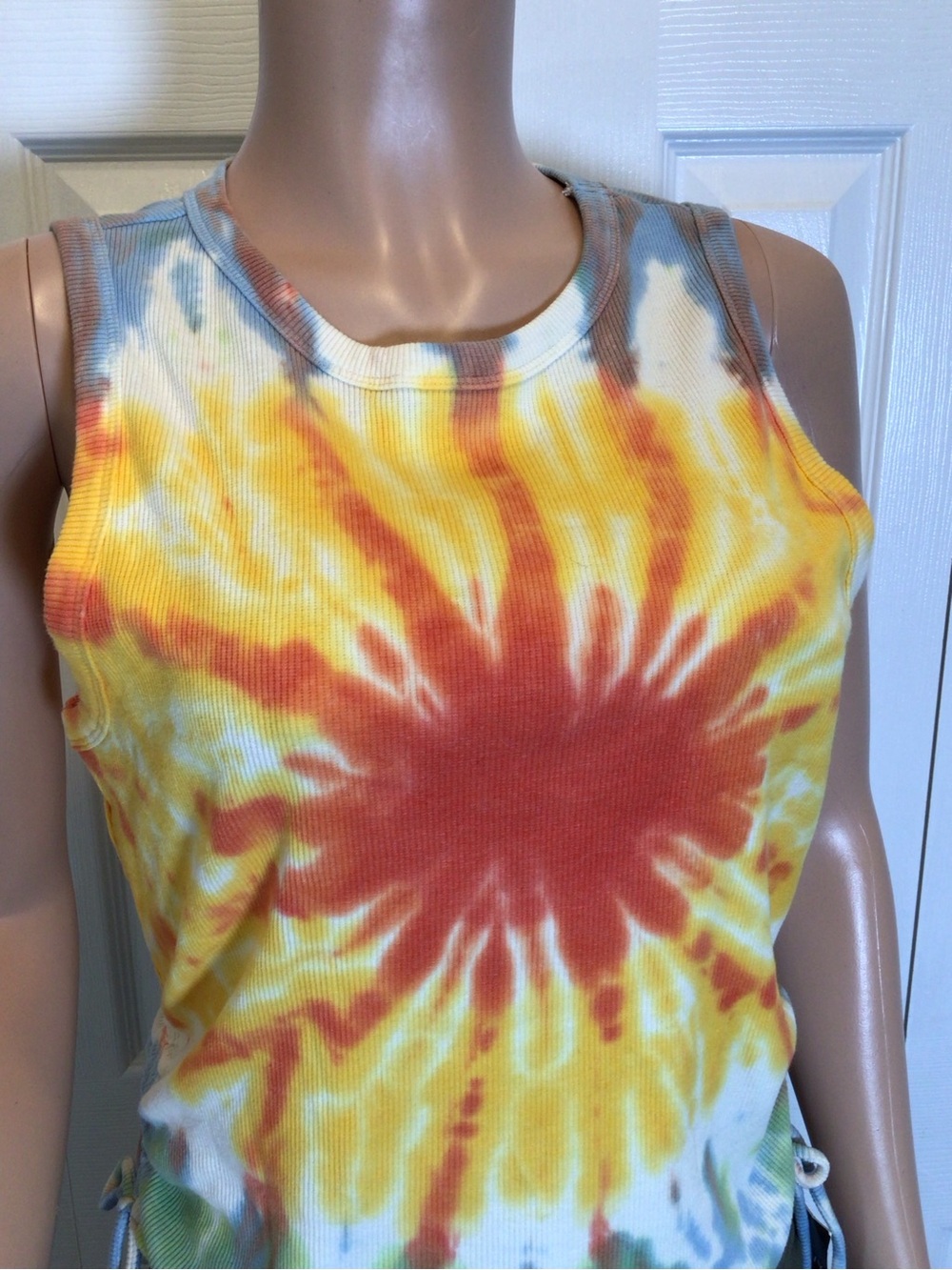 NWOT No Boundaries Juniors Tie Dye Ribbed Tank Top Side Tie Drawstring Medium - Picture 5 of 8